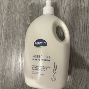 Edwin White Moisturizer for Skin Hydration